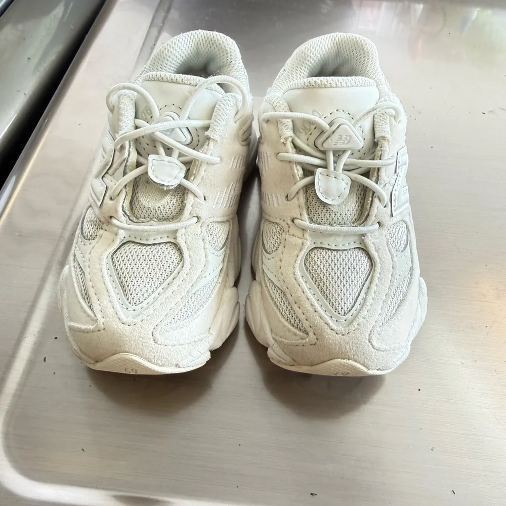 “SIZE 8M” TODDLER NEW BALANCE SNEAKERS UNISEX - Picture 2 of 4